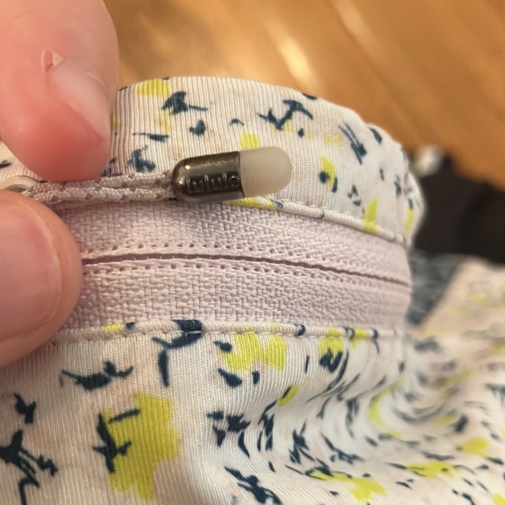 Lululemons Soul Barn Capris Size 4 - Picture 6 of 9